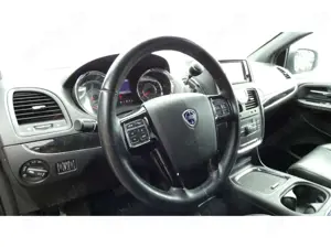 Lancia Voyager 2.8 CRD Kamera PDC 7-Sitze 1Hd kein TÜV Bild 3