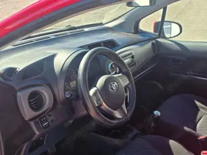 Toyota Yaris 1,0 VVT-i *KLIMA*HU 08/26 Bild 5