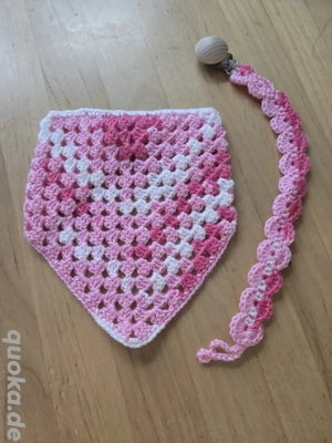 Babyset aus Dreieckstuch und Schnullerkette
