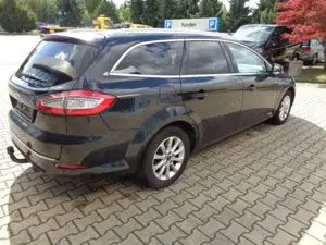 Ford Mondeo 1,6EcoB Titanium Navi/AHK/Winterpaket Bild 5