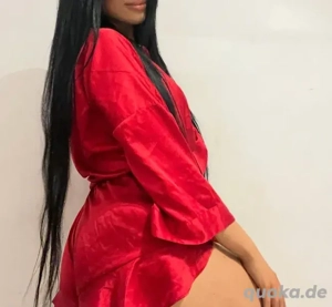 Schau einer heißen Studentin zu