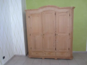 Schrank aus Fichtenholz