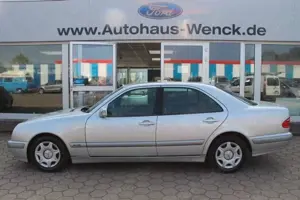 Mercedes-Benz E 200 KOMPRESSOR*3.HAND*AUTOMATIK*KLIMA*HU NEU