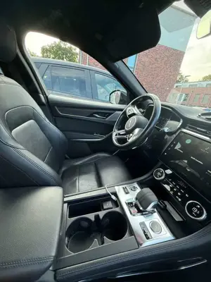 Jaguar F-Pace F-Pace D165 AWD Bild 5