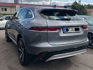 Jaguar F-Pace F-Pace D165 AWD Bild 3