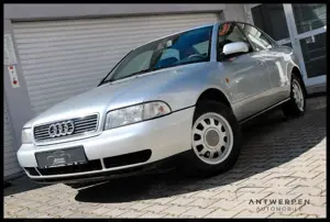 Audi A4 *B5*2,6*Limo*V6*Automatik*Dt.Fzg.*AHK*Velour*