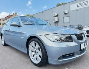 BMW 330 i Limousine *Leder/Navi/Xenon/LED/17"Alus*