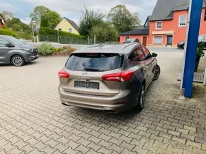 Ford Focus Vignale Automatik Bild 2