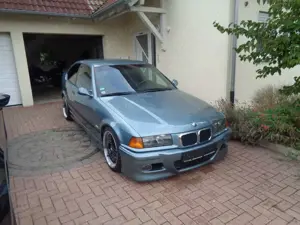 BMW 323 323i Exclusiv Edition