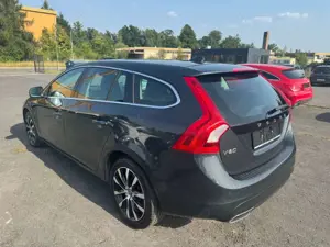 Volvo V60 Kombi AWD Navi Xenon Kamera Leder Bild 5