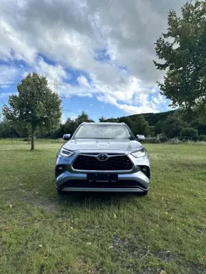 Toyota Highlander 2.5 Hybrid Luxury