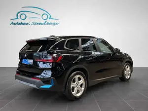 BMW iX1 30 xDrive ACC Pano AHK KZU adpt.LED HiFi QI Bild 4