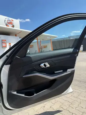 BMW 320 320d Touring Aut. Bild 4