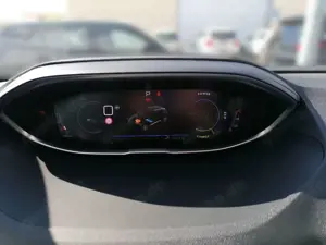 Peugeot 3008 1.2 136 e-DSC6 Allure Pack Navi PDC LED Bild 5