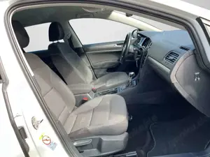 Volkswagen Golf VII e-GOLF, NAVI, SHZ, APP, WINTERPAKET, LE Bild 4