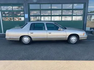 Cadillac Deville 4.6 V8 32V Northstar zum Herrichten Bild 5