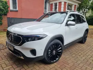 Mercedes-Benz EQB 250 Electric Art