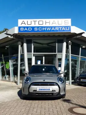 MINI Cooper "Essential Trim", Apple CarPlay, Tempomat Bild 3