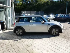 MINI Cooper "Essential Trim", Apple CarPlay, Tempomat Bild 2