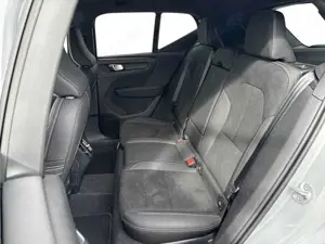 Volvo XC40 Plus Dark Bild 5