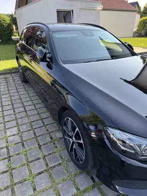Mercedes-Benz E 220 d T 9G-TRONIC Exclusive
