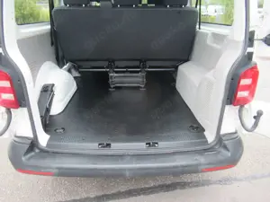 Volkswagen T6 Transporter Kombi lang 9-Sitzer*Flügeltüren* Bild 5