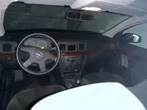 Opel Vectra Vectra 2.2 Comfort Bild 2