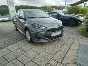 Toyota Yaris Hybrid Business Edition mit Toyota Relax Garantie