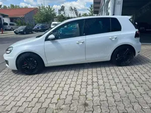 Volkswagen Golf GTI adidas - TÜV 11.2026. -
