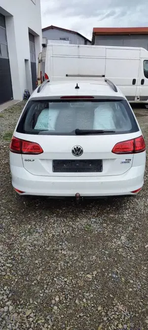 Volkswagen Golf 1.6 TDI 4Motion BlueMotion Technology Lounge Bild 3