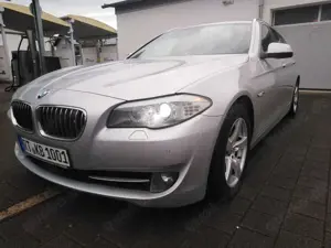 BMW 520 d - HEAD UP-SOFT-KAMERA-ACC-KEYLESS-VOLL !!