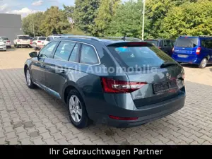 Skoda Superb Combi Ambition,Klimaautomati,Navi Bild 3