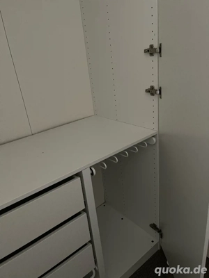 Kleiderschrank 2.35 m hoch x 1 m breit und 60cm tief