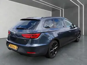 SEAT Leon ST 1.5 TSI DSG FR-Line Black Matt *PANO* Bild 2