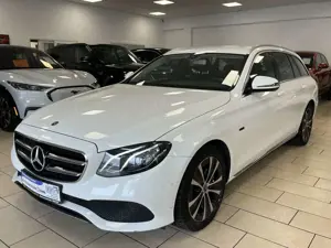 Mercedes-Benz E 300 de*Avangarde*AHK*Navi*LED*R.Cam*CarPlay
