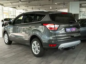 Ford Kuga Titanium AUTOM./ALLRAD/NEUER MOTOR