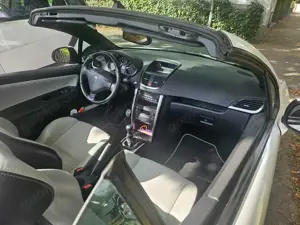 Peugeot 207 207 CC 120 VTi Roland Garros