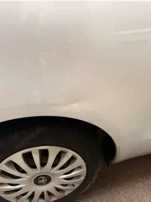 Toyota Yaris 1.0 VVT-i Cool TÜV 04.2026 Bild 4