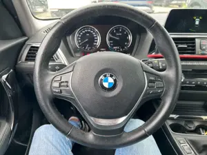 BMW 118 d Sport Line LEDER LED 2.HAND PDC NAVI Bild 4