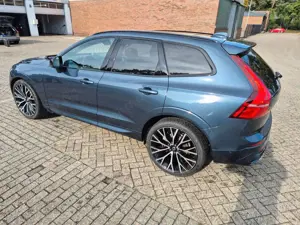 Volvo XC60 Ultra Dark AWD B5/Massage/BW/Akustik Bild 4