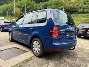 Volkswagen Touran Conceptline super Zustand wenig KM Service neu Bild 4