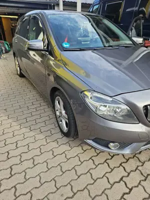 Mercedes-Benz B 180 B 180 CDI (BlueEFFICIENCY) Bild 4