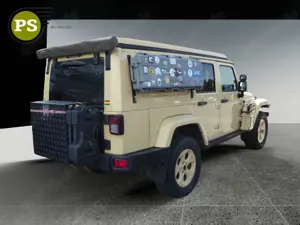 Jeep Wrangler Unlimited Sahara Wohnmobil Bild 2