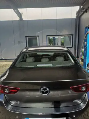 Mazda 3 Fastback 2.0 Liter Bild 2