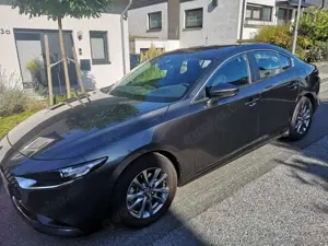 Mazda 3 Fastback 2.0 Liter Bild 1