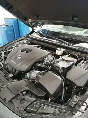 Mazda 3 Fastback 2.0 Liter Bild 4