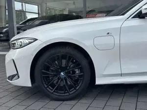 BMW 330 e Tour°M Sportpaket Ad.LED°Headup°HIFI°18 Bild 3