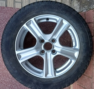 Winterreifen 175 65R15-84T auf ALU-Felgen