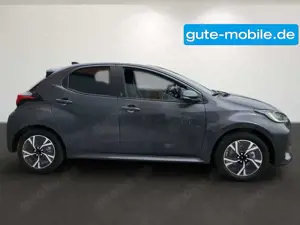 Toyota Yaris 5-Türer Team Deutschland 1,5-l-VVT-iE Hybrid Syst Bild 3