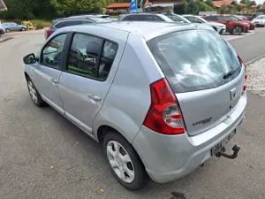 Dacia Sandero 1.4 MPI, TÜV  06/2027 Bild 2